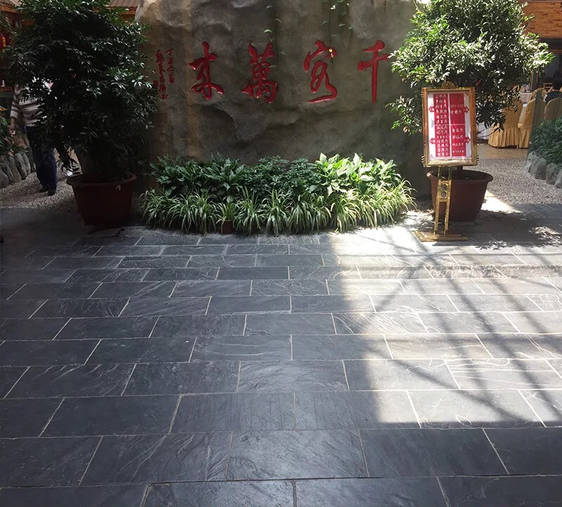 石材新闻_脚下的千年历史：探寻江西青石板从“庐山古道”到“现代庭院”的传奇之旅_庐山市宏泽石业